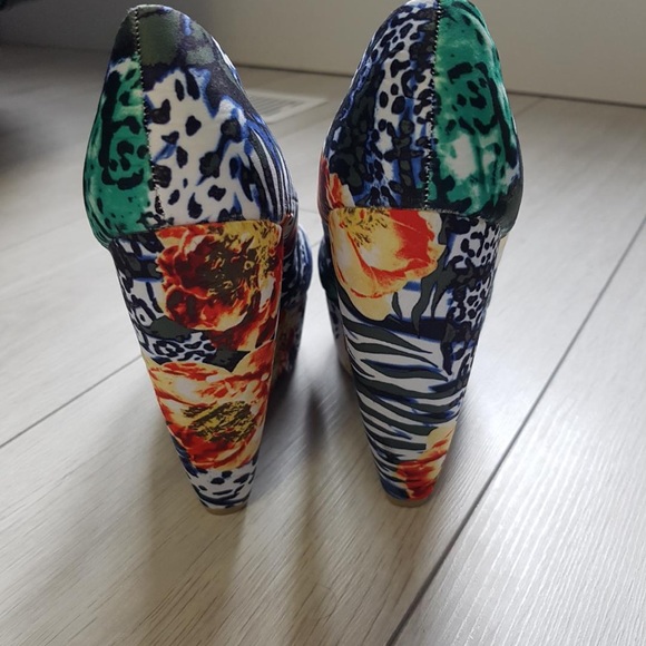 Spring Floral/Animal Print Wedges Size 6 - Picture 4 of 6